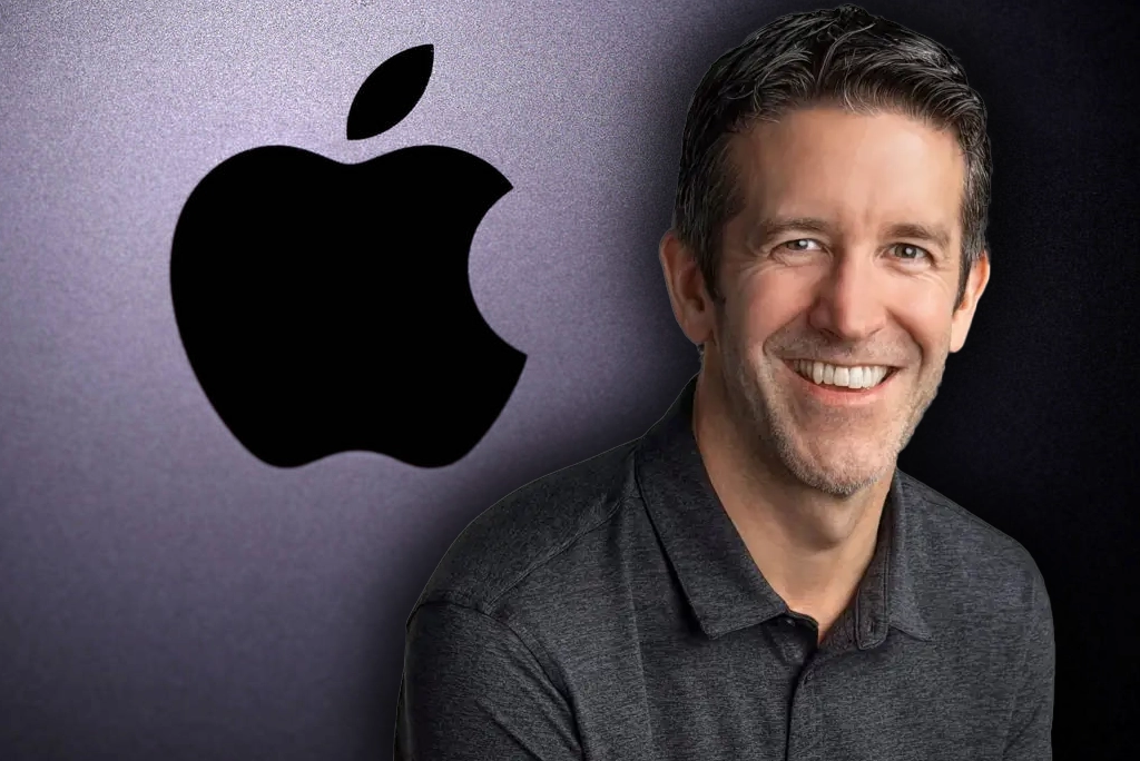 John Ternus nuevo CEO de Apple, en un fondo oscuro con con el logo de Apple iluminado tenuemente.